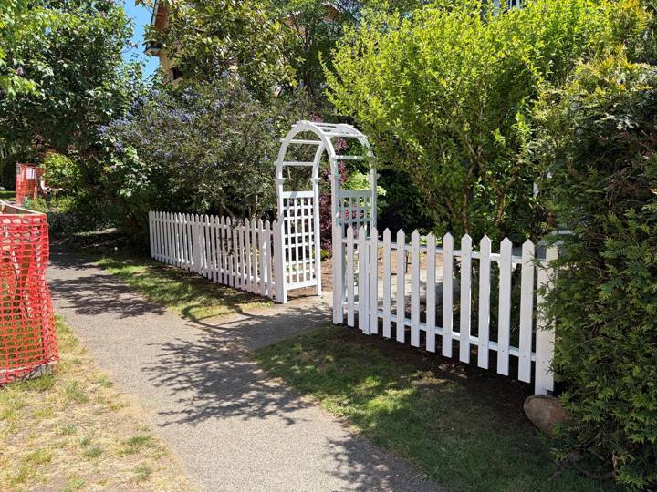 Picket fence & arbour